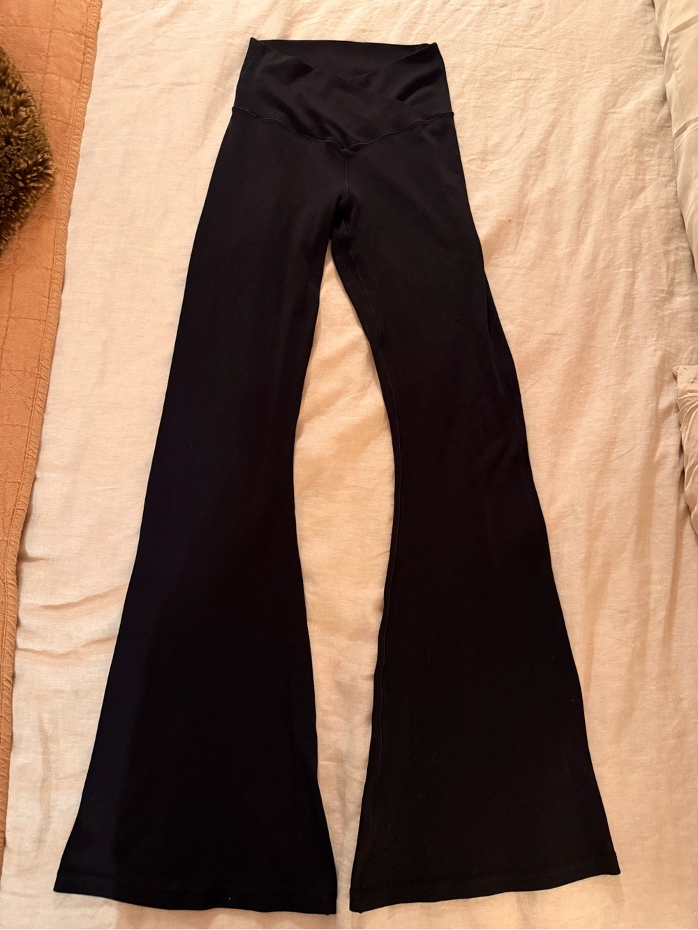 OFFLINE By Aerie Real Me High
Waisted Crossover Flare
Legging